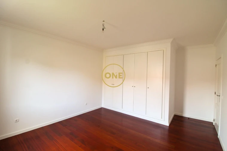 Moradia T4 para Venda em Caniço Foto 15