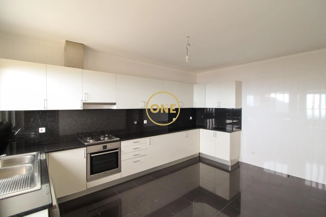 Moradia T4 para Venda em Caniço Foto 8