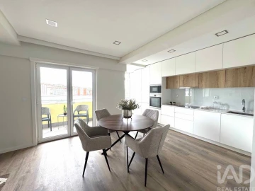 Apartamento T3 para Venda em Benfica