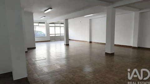 Loja para Venda em Cadaval e Pêro Moniz