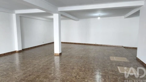 Loja para Venda em Cadaval e Pêro Moniz