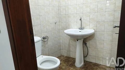 Loja para Venda em Cadaval e Pêro Moniz