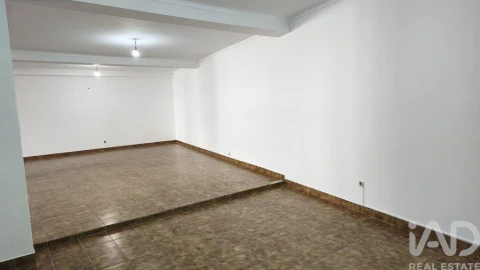 Loja para Venda em Cadaval e Pêro Moniz