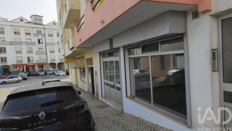 Loja para Venda em Cadaval e Pêro Moniz