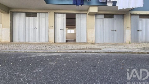 Garagem para Venda em Agualva e Mira-Sintra
