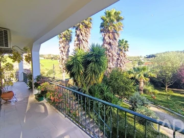 Moradia T8 para Venda em Castanheira do Ribatejo e Cachoeiras