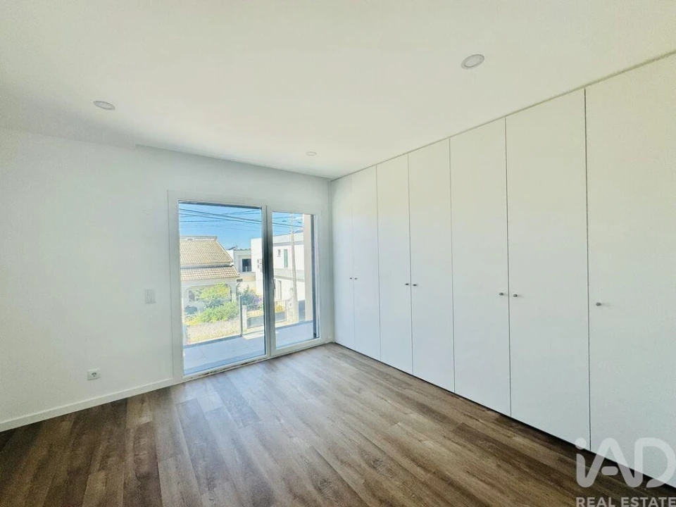 Apartamento T2 para Venda em Fernao Ferro Foto 1