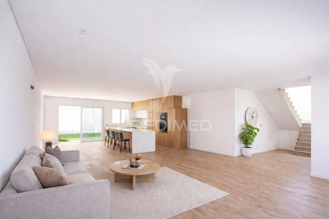 Moradia T5 para Venda em Santa Iria de Azoia, São João da Talha e Bobadela Foto 9