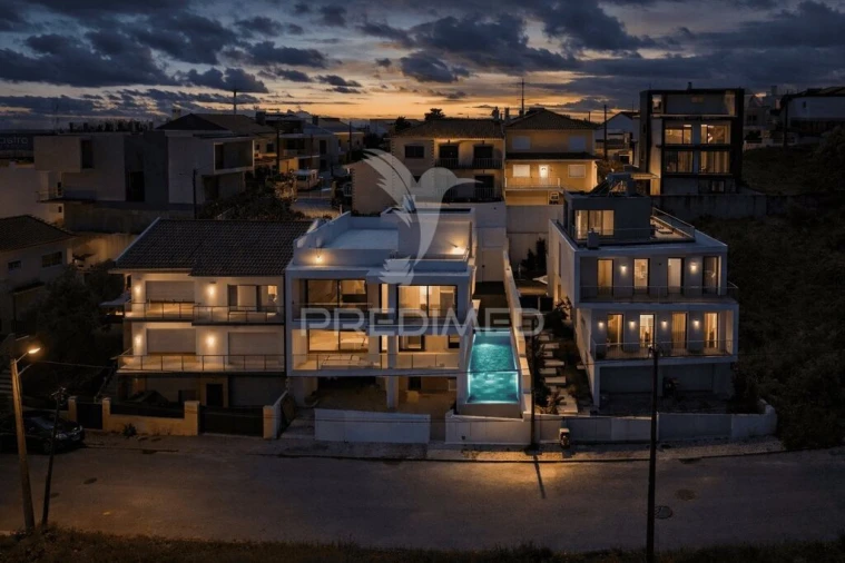 Moradia T5 para Venda em Santa Iria de Azoia, São João da Talha e Bobadela Foto 3