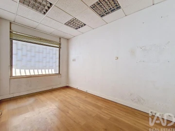 Loja para Venda em Camarate, Unhos e Apelação