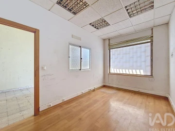 Loja para Venda em Camarate, Unhos e Apelação