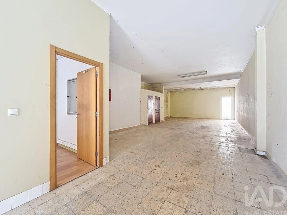 Loja para Venda em Camarate, Unhos e Apelação Foto 15