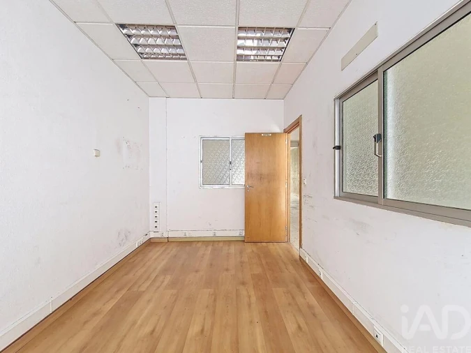 Loja para Venda em Camarate, Unhos e Apelação Foto 4