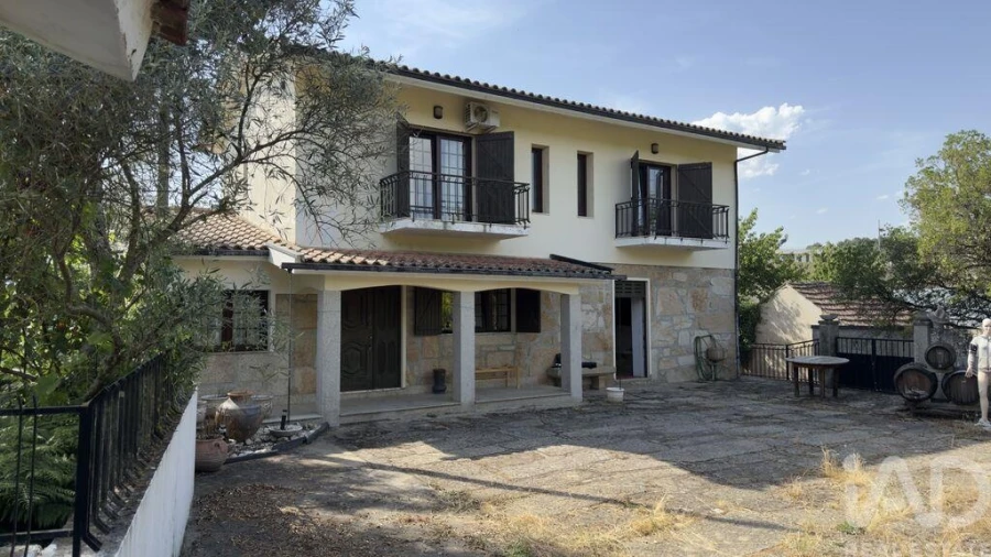 Moradia T4 para Venda em Mateus Foto 4