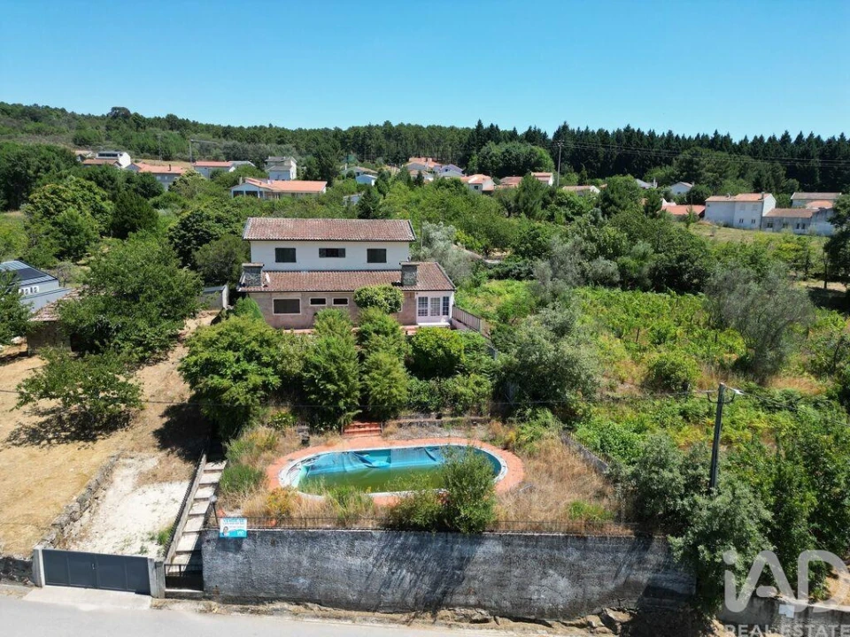 Moradia T4 para Venda em Mateus Foto 3
