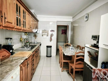 Apartamento T3 para Venda em Subportela, Deocriste e Portela Susã