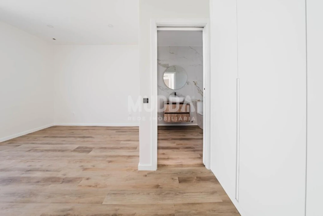 Moradia T4 para Venda em Santa Maria, São Pedro e Sobral da Lagoa Foto 14