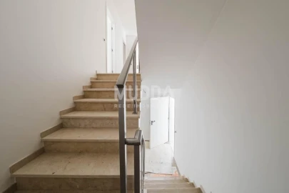 Moradia T4 para Venda em Santa Maria, São Pedro e Sobral da Lagoa