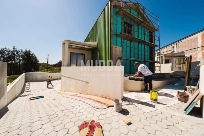 Moradia T4 para Venda em Santa Maria, São Pedro e Sobral da Lagoa