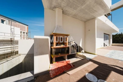 Moradia T4 para Venda em Santa Maria, São Pedro e Sobral da Lagoa