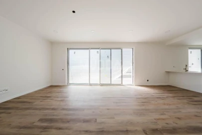 Moradia T4 para Venda em Santa Maria, São Pedro e Sobral da Lagoa