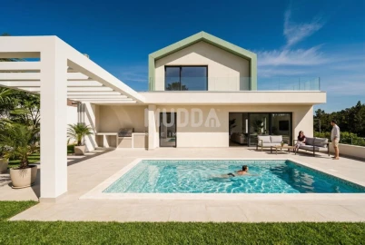 Moradia T4 para Venda em Santa Maria, São Pedro e Sobral da Lagoa