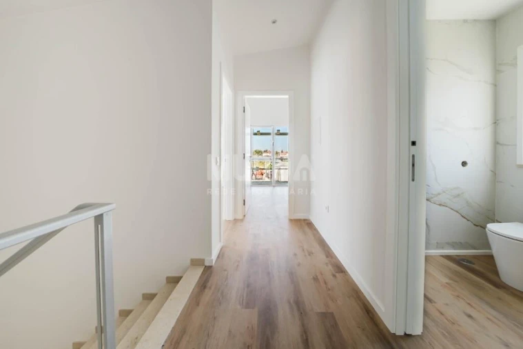 Moradia T4 para Venda em Santa Maria, São Pedro e Sobral da Lagoa Foto 24