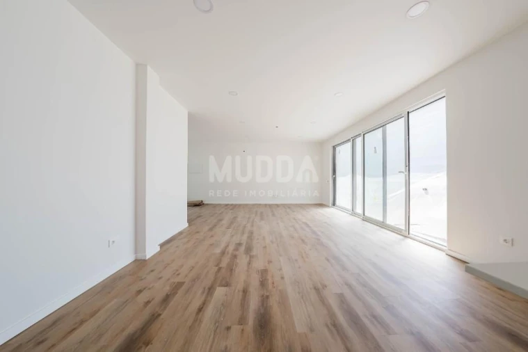 Moradia T4 para Venda em Santa Maria, São Pedro e Sobral da Lagoa Foto 5