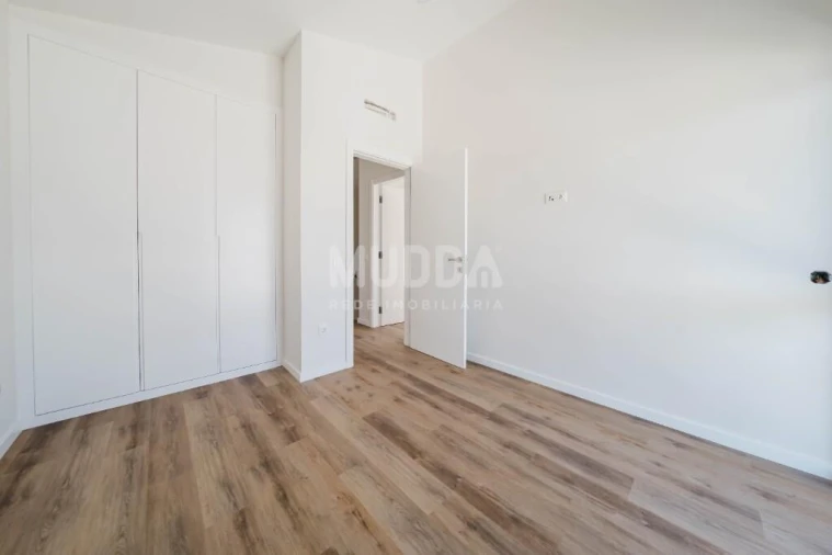 Moradia T4 para Venda em Santa Maria, São Pedro e Sobral da Lagoa Foto 38