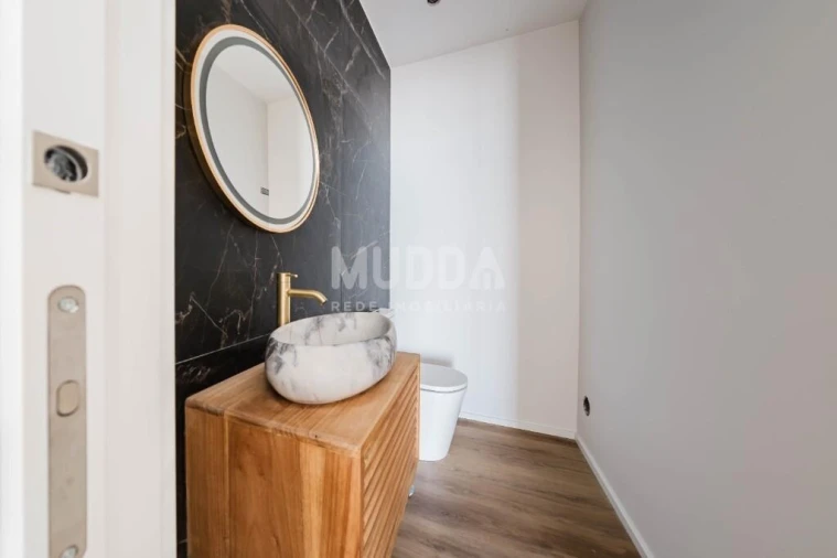 Moradia T4 para Venda em Santa Maria, São Pedro e Sobral da Lagoa Foto 11