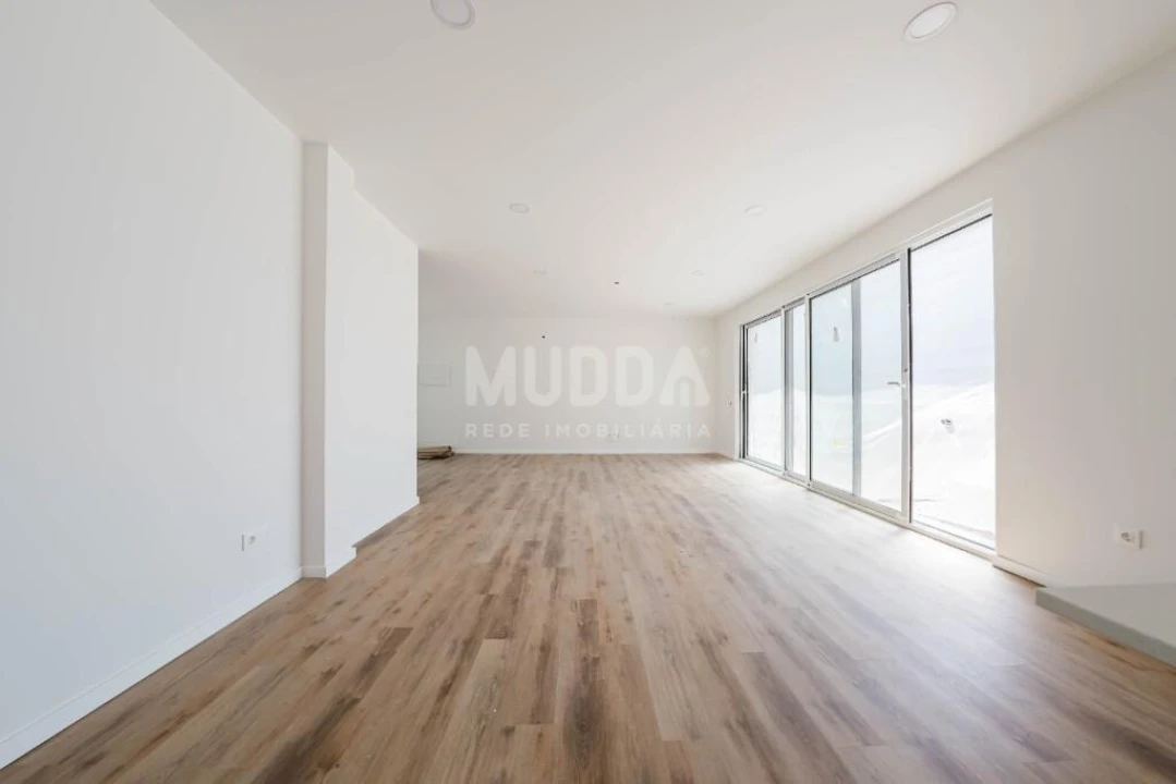 Moradia T4 para Venda em Santa Maria, São Pedro e Sobral da Lagoa Foto 5