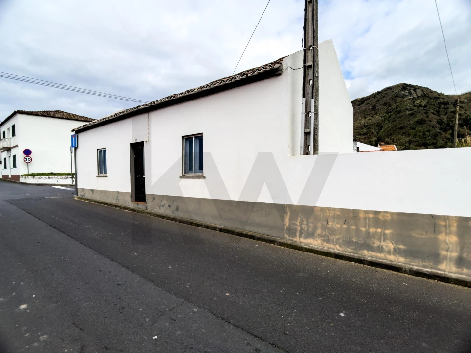 Moradia T2 para Venda em Mosteiros Foto 1
