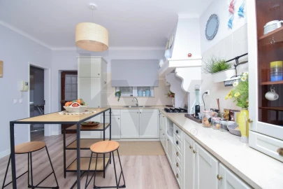 Moradia T5 para Venda em Alenquer (Santo Estêvão e Triana)