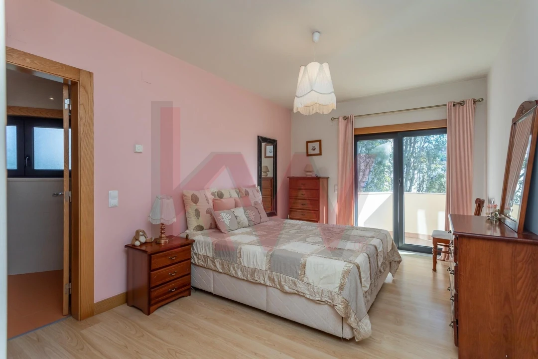 Apartamento T4 para Venda em São Domingos de Rana Foto 25