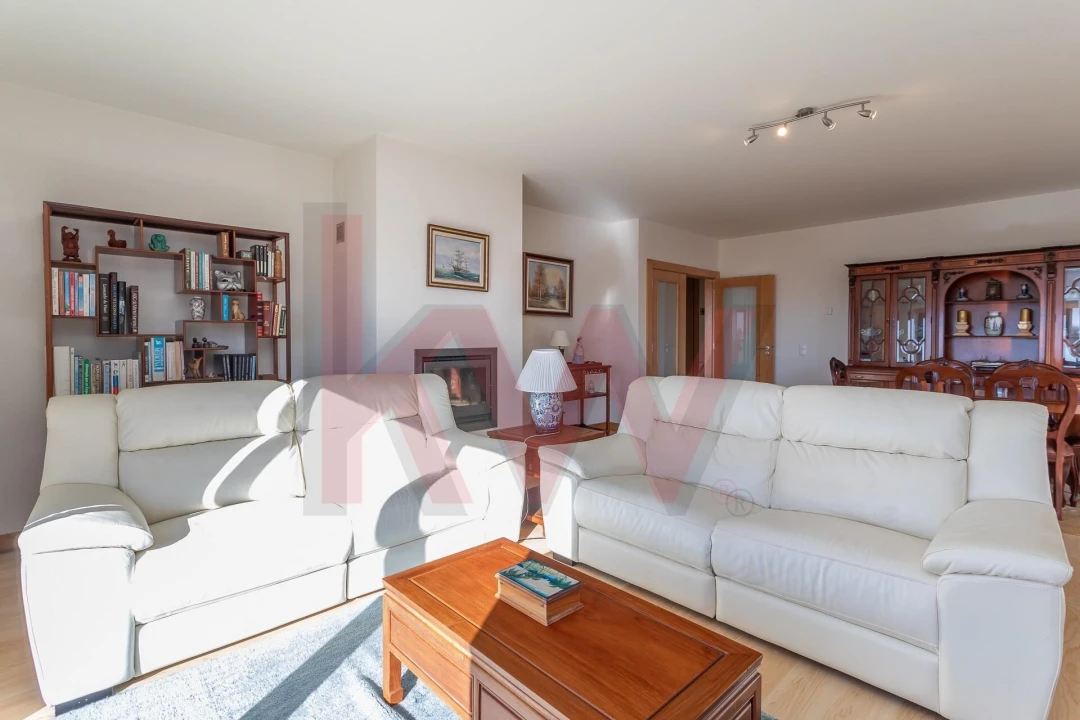 Apartamento T4 para Venda em São Domingos de Rana Foto 10