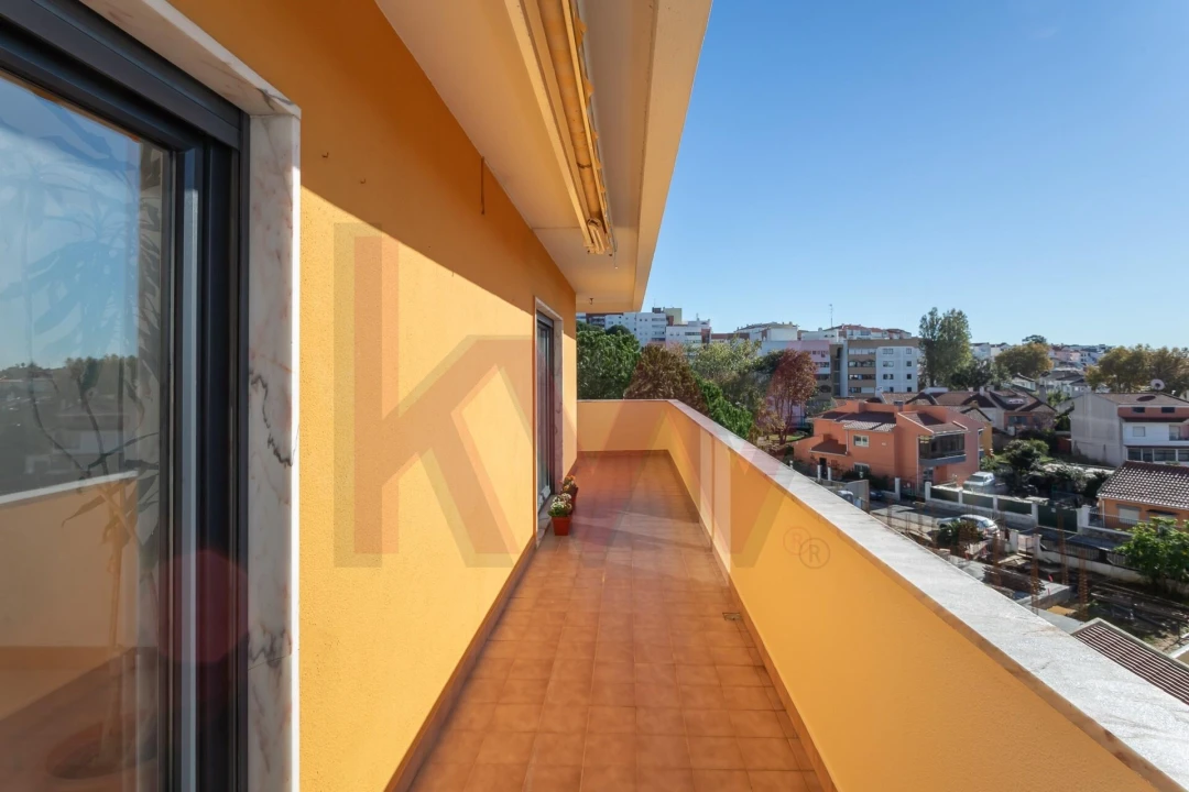 Apartamento T4 para Venda em São Domingos de Rana Foto 14