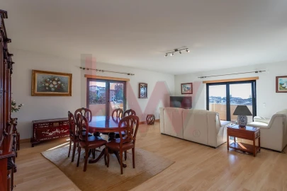 Apartamento T4 para Venda em São Domingos de Rana