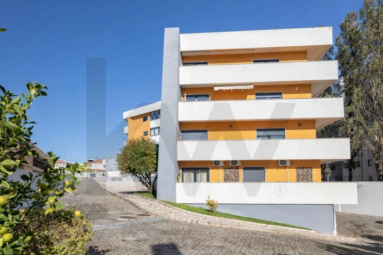 Apartamento T4 para Venda em São Domingos de Rana Foto 33