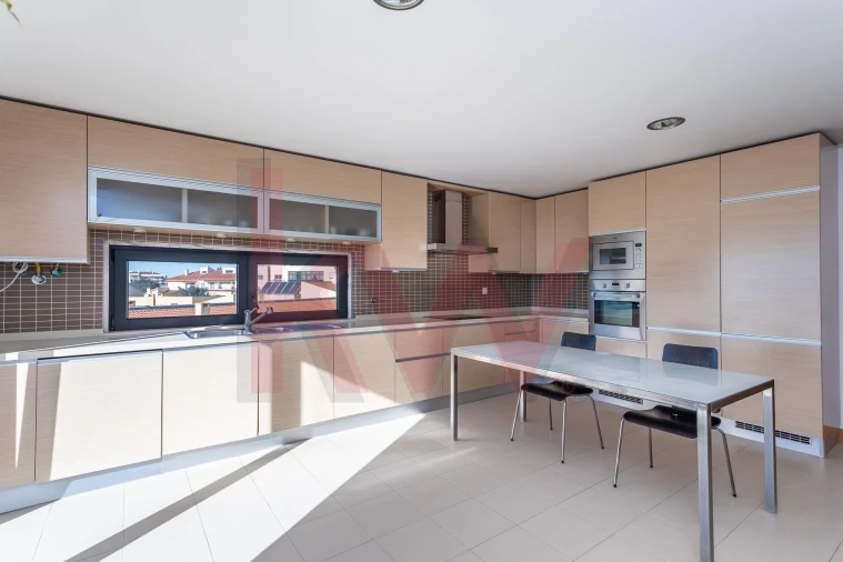 Apartamento T4 para Venda em São Domingos de Rana Foto 6