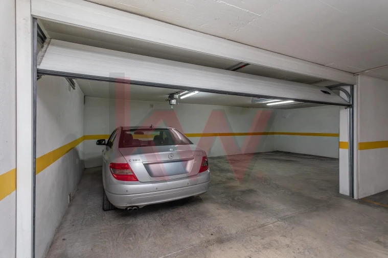 Apartamento T4 para Venda em São Domingos de Rana Foto 32