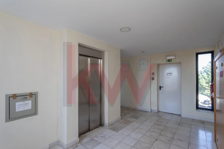 Apartamento T4 para Venda em São Domingos de Rana Foto 35