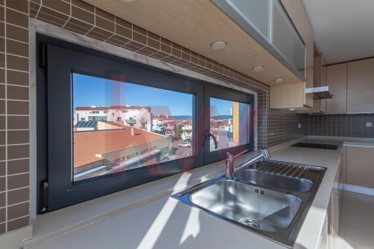 Apartamento T4 para Venda em São Domingos de Rana Foto 7