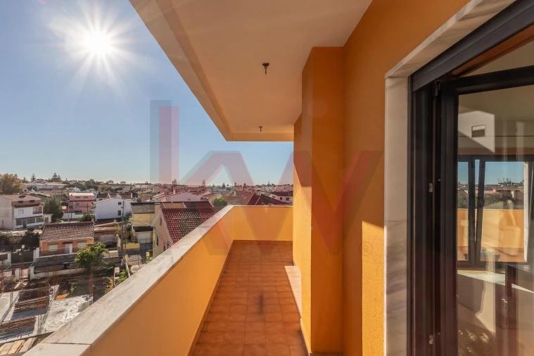 Apartamento T4 para Venda em São Domingos de Rana Foto 12