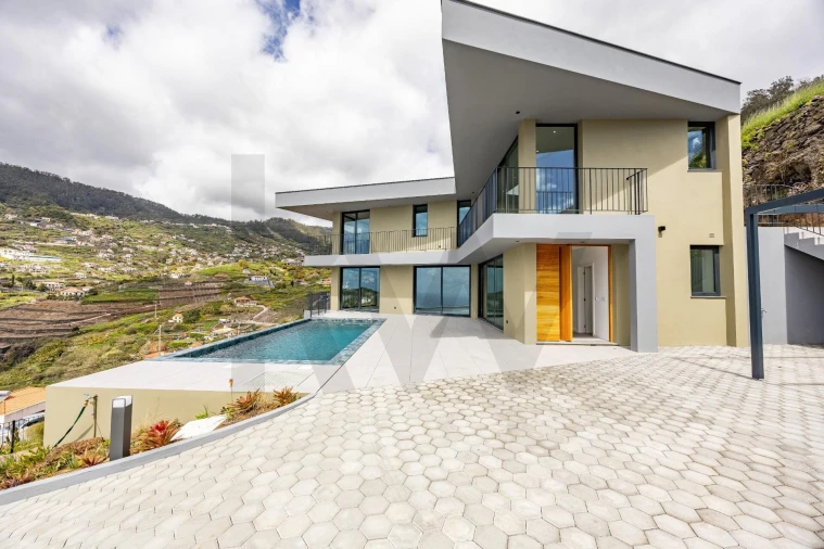 Moradia T4 para Venda em Campanario Foto 31