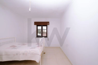 Moradia T3 para Venda em Vale de Santiago