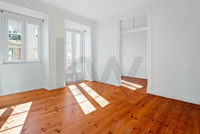 Apartamento T3 para Arrendamento em Campo de Ourique