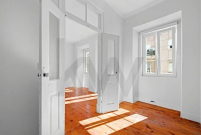 Apartamento T3 para Arrendamento em Campo de Ourique