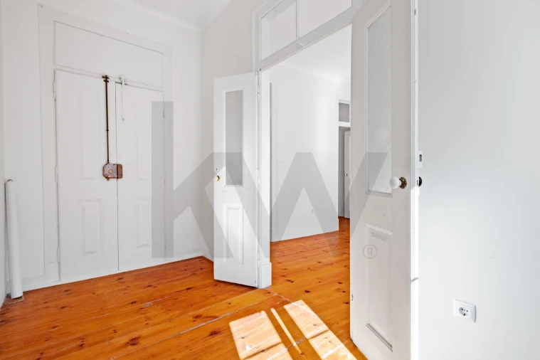 Apartamento T3 para Arrendamento em Campo de Ourique Foto 6