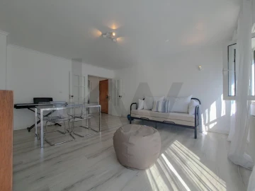 Apartamento T2 para Venda em Carcavelos e Parede