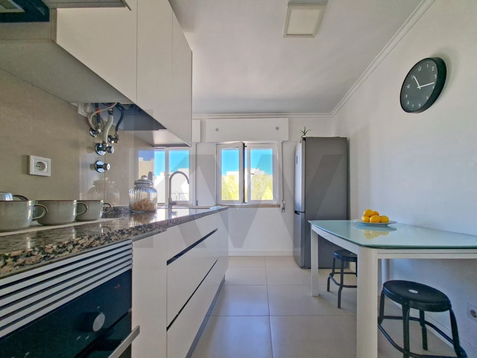 Apartamento T2 para Venda em Carcavelos e Parede Foto 2